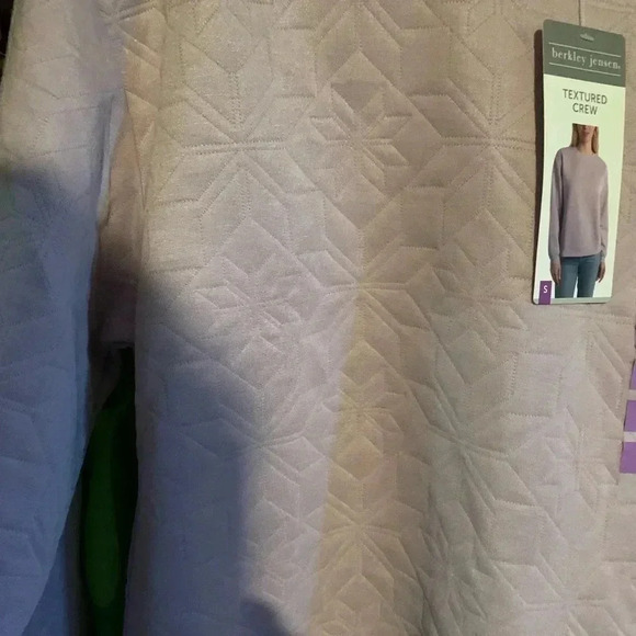 Berkeley Jensen Womens Sweatshirt Size Small Purple Long Sleeves with a design - Picture 2 of 7